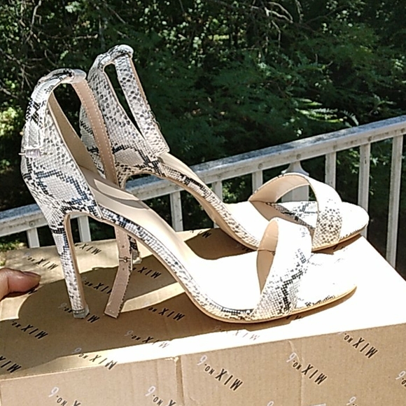 Great dancing shoes , Size 9.5 , very fashionable - Picture 2 of 3